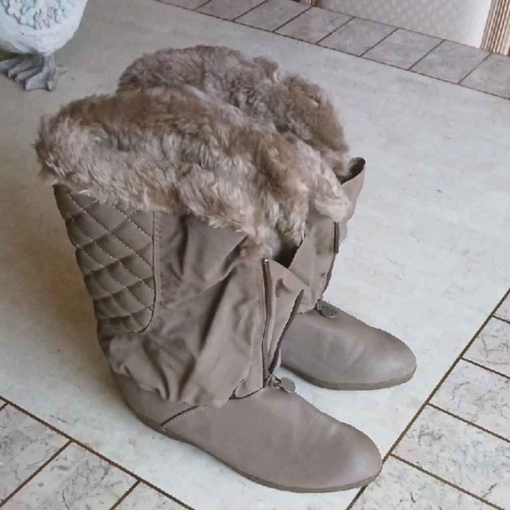 Vintage Boots Snow/ Weatherproof, Brand- Ever Rite. Style' Ladies,,,sz 7, New